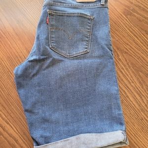 Levi's Denim Blue Jean Shorts Size 32